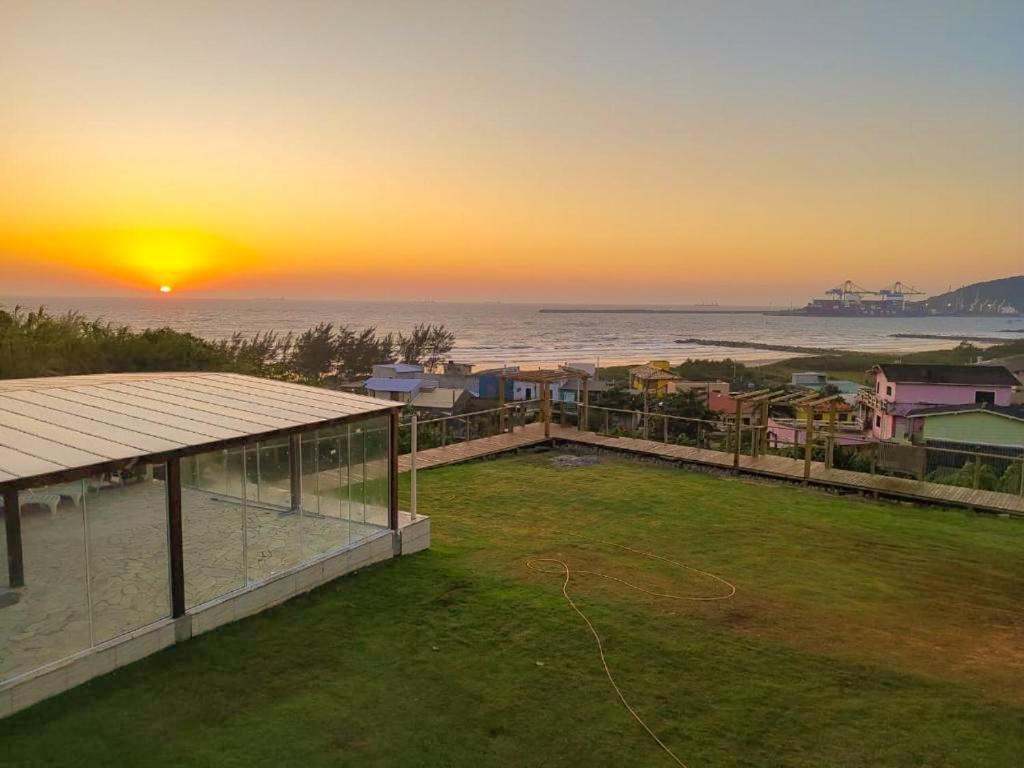 Chale Com Piscina Aquecida - Vista Panoramica Da Praia, A 200m Do Mar, Sala De Jogos, Academia E Churrasqueira *